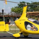タイからシハヌークビルに向かう小型飛行機群を歓迎