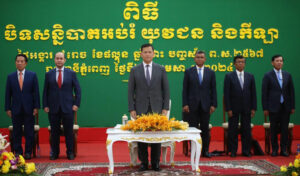 首相、教育支援プログラムで親に義務(負担)を課さないよう勧告