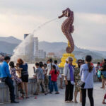 カンポットの新タツノオトシゴの像　インスタ映えで人気か？！