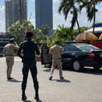 プノンペン駅で発砲　私服警官を名乗る武装グループが男2人を拉致