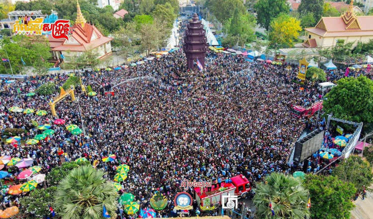 クメール新年の祝日の3 日間、1,300 万人以上がカンボジア全土を旅行