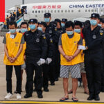 中国警察、カンボジアから賭博・詐欺容疑者680人以上の送還を完了