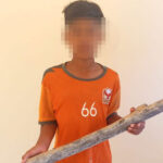 13歳少年、口論の末に父親を棒で殴り、負傷させ逮捕