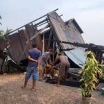 全国的な猛暑の最中、局地的に暴風雨が荒れ狂う、家屋100戸以上が被害