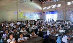 局地的な降雨がみられ、熱波はまだ続くが、学校は通常の時間に戻す