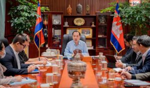 情報省大臣 「オンラインでの暴力的な画像投稿の停止」を呼び掛け