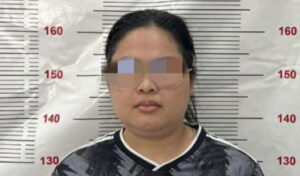 マッサージ店従業員、2万㌦の詐欺容疑で逮捕