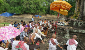 アンコール地域の住民がネアックポアン遺跡で雨乞い儀式が始めた