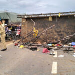 ＜速報＞　通勤トラックによる事故で工場労働者60人が負傷