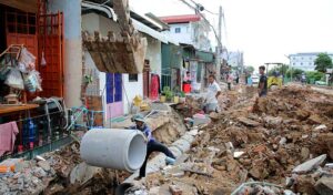プノンペン　雨季の洪水被害地域でインフラ対策が始まる