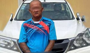 警察は銃器使用で「魔法の導師」と称される男を逮捕