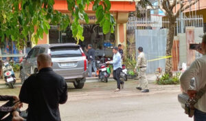 オーストラリア人、バッタンバンのホテルで死亡、当局は脳溢血と断定