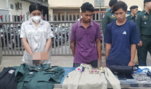 プノンペンで偽の男女警官3人が逮捕される