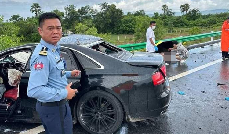 高速道路の衝突で自動車操作ミスの中国人が死亡、他の1名重傷
