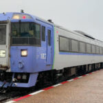 日本から購入した機関車の試験運転が成功