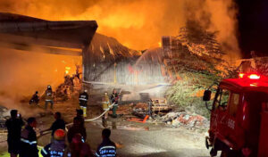 プノンペンのタバコ工場で大規模な火災