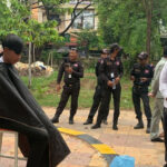 プノンペン　学校サボりの男女学生を拘束、男子は散髪処分に