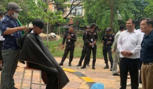 プノンペン 学校サボりの男女学生を拘束、男子は散髪処分に