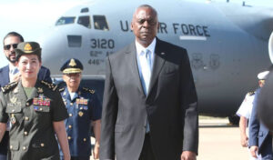 米国防長官がカンボジアを一日訪問に