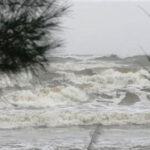 ＜警報＞　沿岸部に荒天ため、漁師や観光客に海に出ないように！