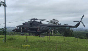 首相 ヘリコプター墜落事故で亡くなったパイロット2人の遺族に哀悼の意