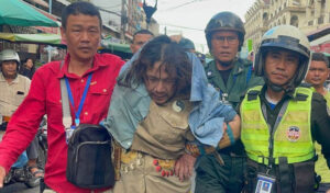 プノンペン 「爆竹脅迫男」を逮捕 精神疾患か