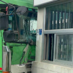 プノンペン　トラックが検問所に衝突