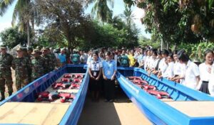 政府  コンポントム州のセン川を渡る船、2隻を追加提供