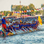 今年の「水祭り」には300隻以上の船が参加