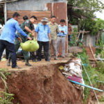 コンポンチャム州　河岸決壊で数百人が家を失う危機