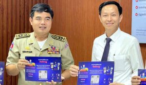 プチュムボン(盆)期間、反麻薬キャンペーンのステッカーが道路に登場