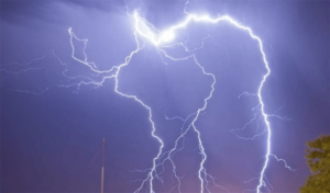 全国で8か月間に落雷により50人死亡、昨年同期間62人死亡