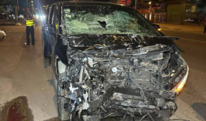 ひき逃げ事故　トゥクトゥクの男性死亡、車の男女2人が現場から逃走、