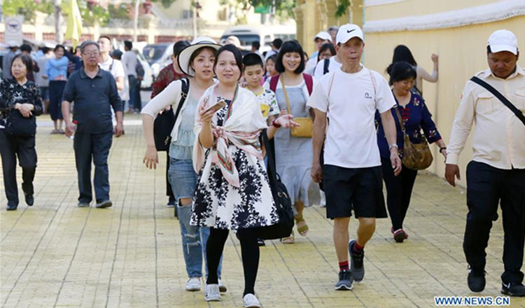 アンコール遺跡を訪れた中国人観光客、最初の9か月で前年比36%増加