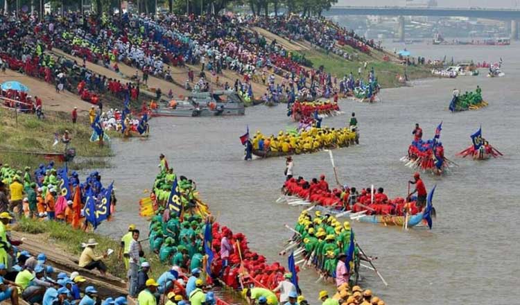 各地で「水祭り」の準備が始まる