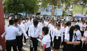 Bac II(高校卒業、大学入学資格) 試験の結果は 10 月 30 、 31 日に発表