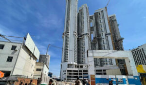 昨日、プノンペンのビルの40階から転落した男性が死亡した。