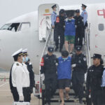 カンボジアから中国人容疑者240名を強制送還