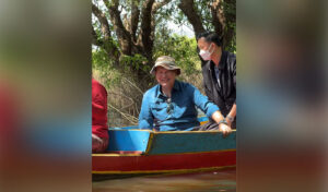 首相 エコツーリズムコミュニティに元気を与える