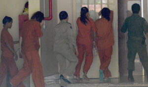 フィリピン人代理母13人に懲役4年の判決