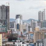 プレア・シハヌーク州知事が、州内の未完成の建物の問題について