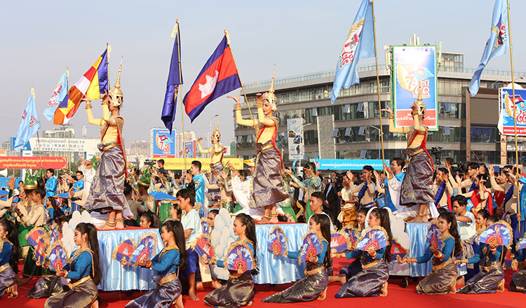 プノンペン7日、第46回戦勝記念日祝賀会に2万人以上が参加予定