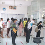 政府は労働と訓練サービスを州に委託