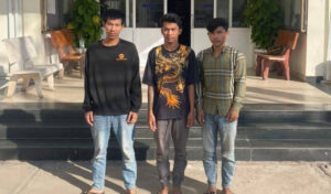 プノンペン 外国人から携帯電話を強奪の泥棒3人を逮捕、1人は逃亡中