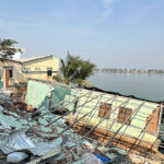 プノンペン　3軒の家が川に崩落、けが人はなし