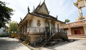 文化大臣、貴重な遺産を破壊する役人に警告