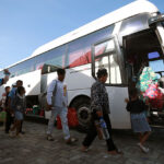 首相、プノンペン知事にクメール正月帰省の無料バス運行を要請