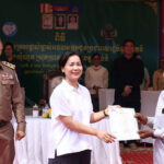 セレイ財務相が不動産証明書を交付、高利貸しに注意喚起