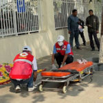 プノンペンの川辺に男女のグループが遺棄した死体、轢き逃げか