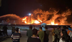 土曜日夜 プノンペンの倉庫で激しい火災